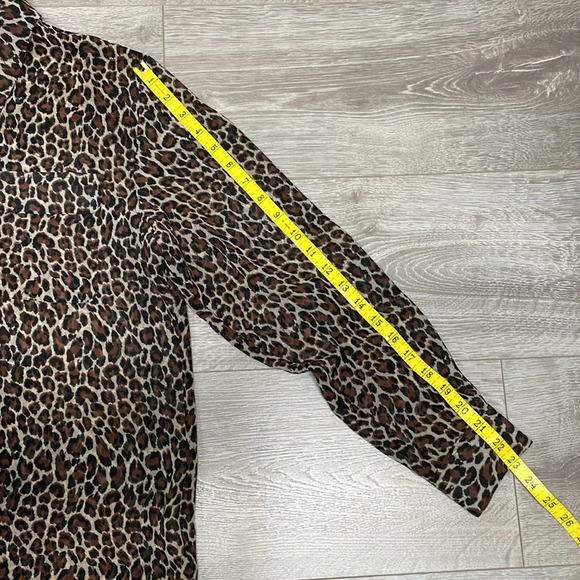 Two by Vince Camuto Long Sleeve Sheer Leopard Print Button Down High Low Top S - Picture 11 of 16